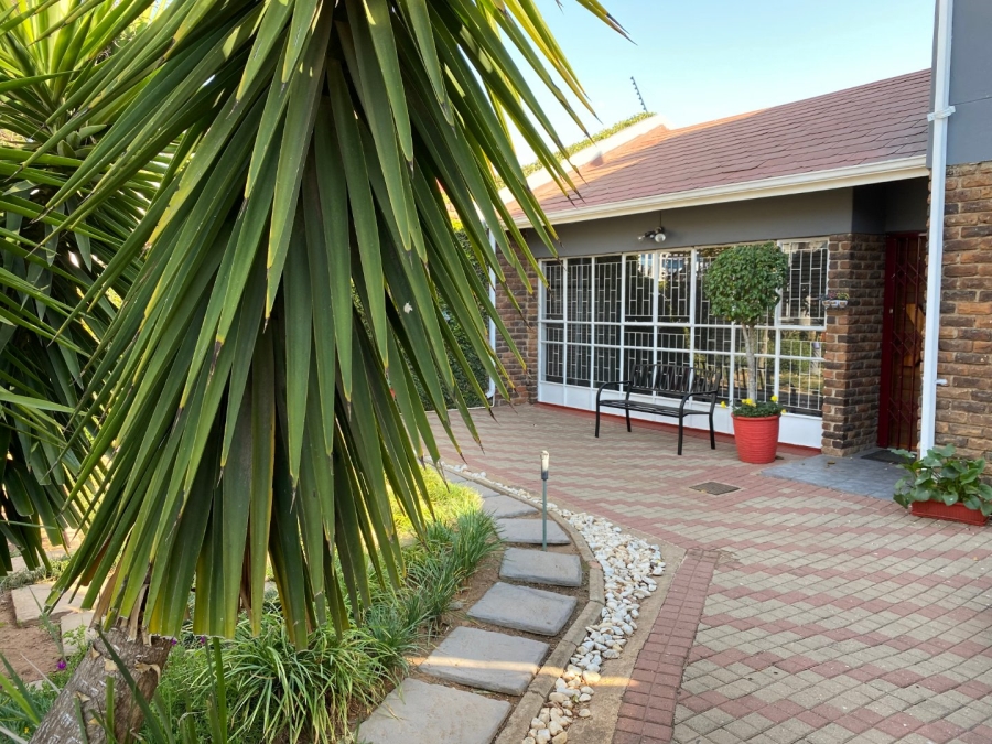 5 Bedroom Property for Sale in Nirvana Limpopo