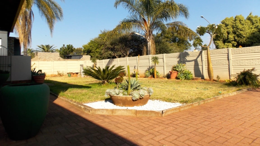 To Let 3 Bedroom Property for Rent in Flora Park Limpopo