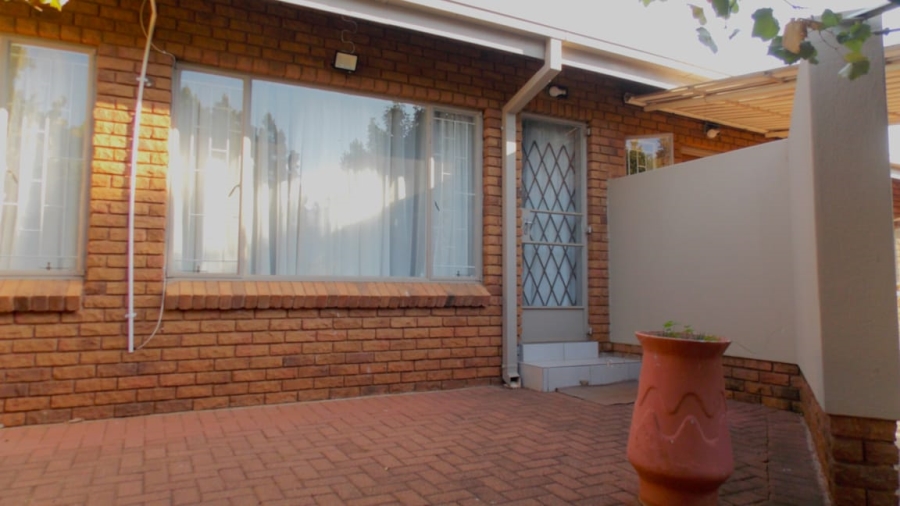 To Let 3 Bedroom Property for Rent in Flora Park Limpopo