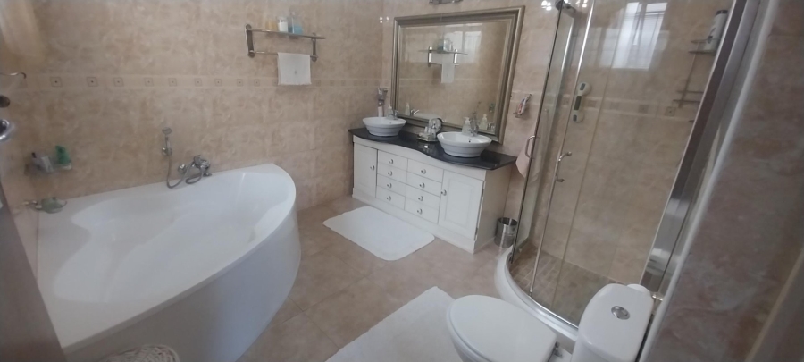 5 Bedroom Property for Sale in Bendor Limpopo