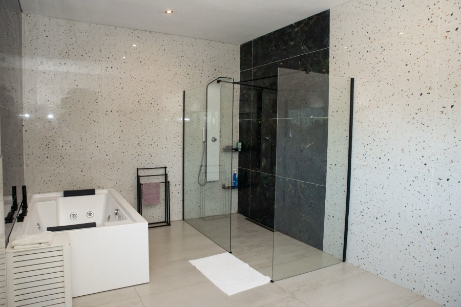 6 Bedroom Property for Sale in Bendor Limpopo