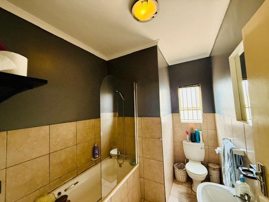 To Let 3 Bedroom Property for Rent in Bendor Limpopo