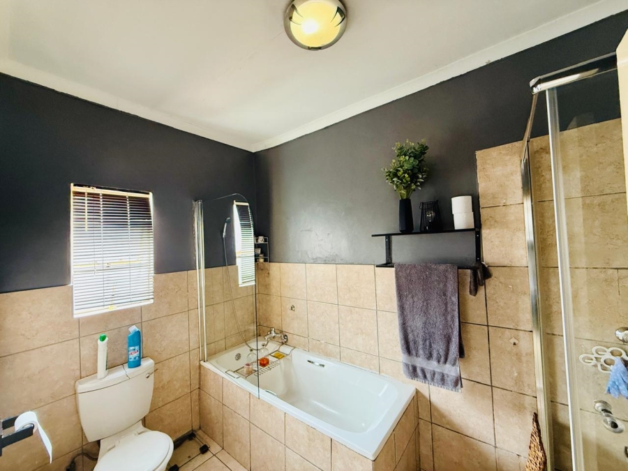To Let 3 Bedroom Property for Rent in Bendor Limpopo