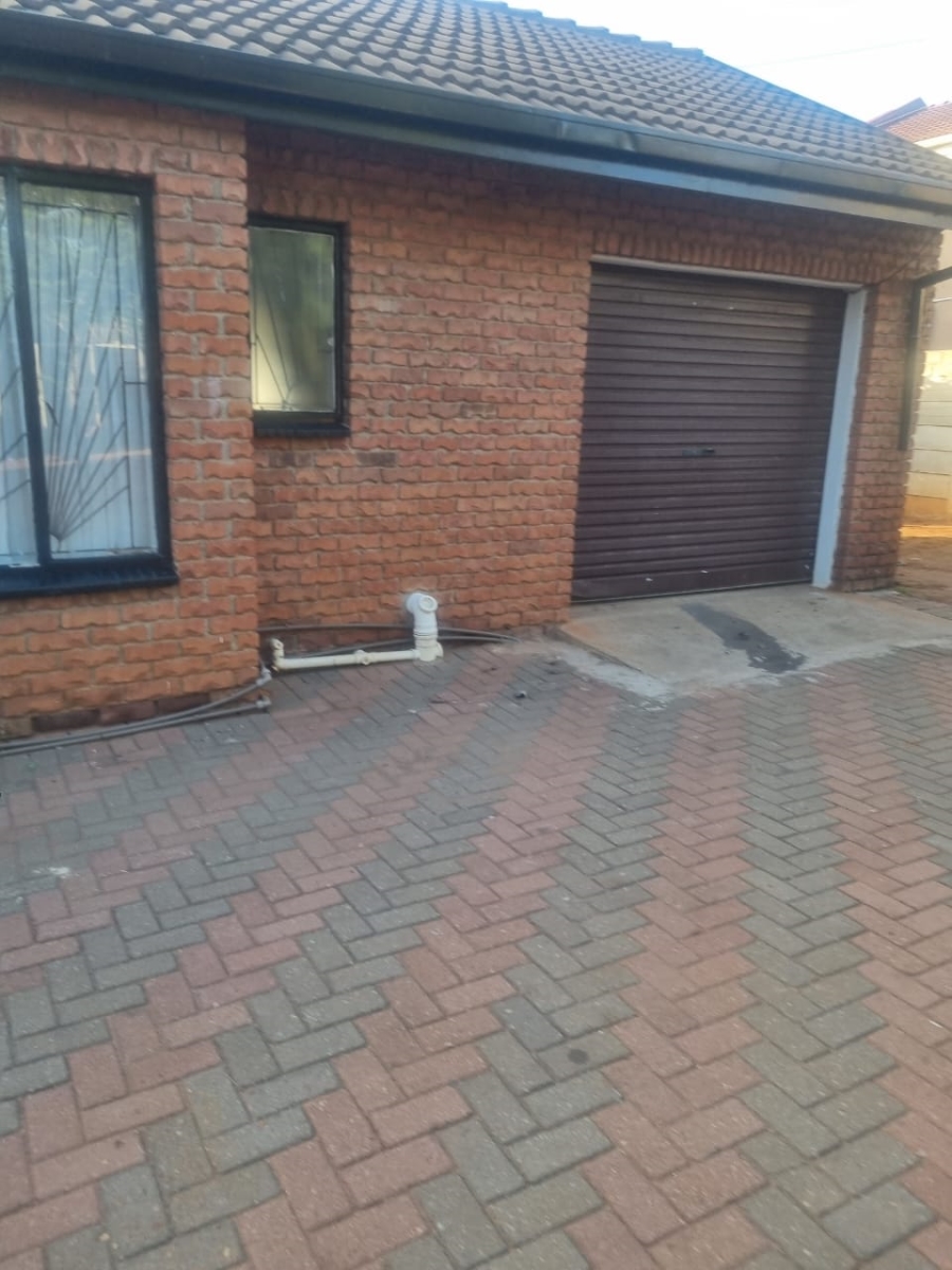 To Let 3 Bedroom Property for Rent in Flora Park Limpopo