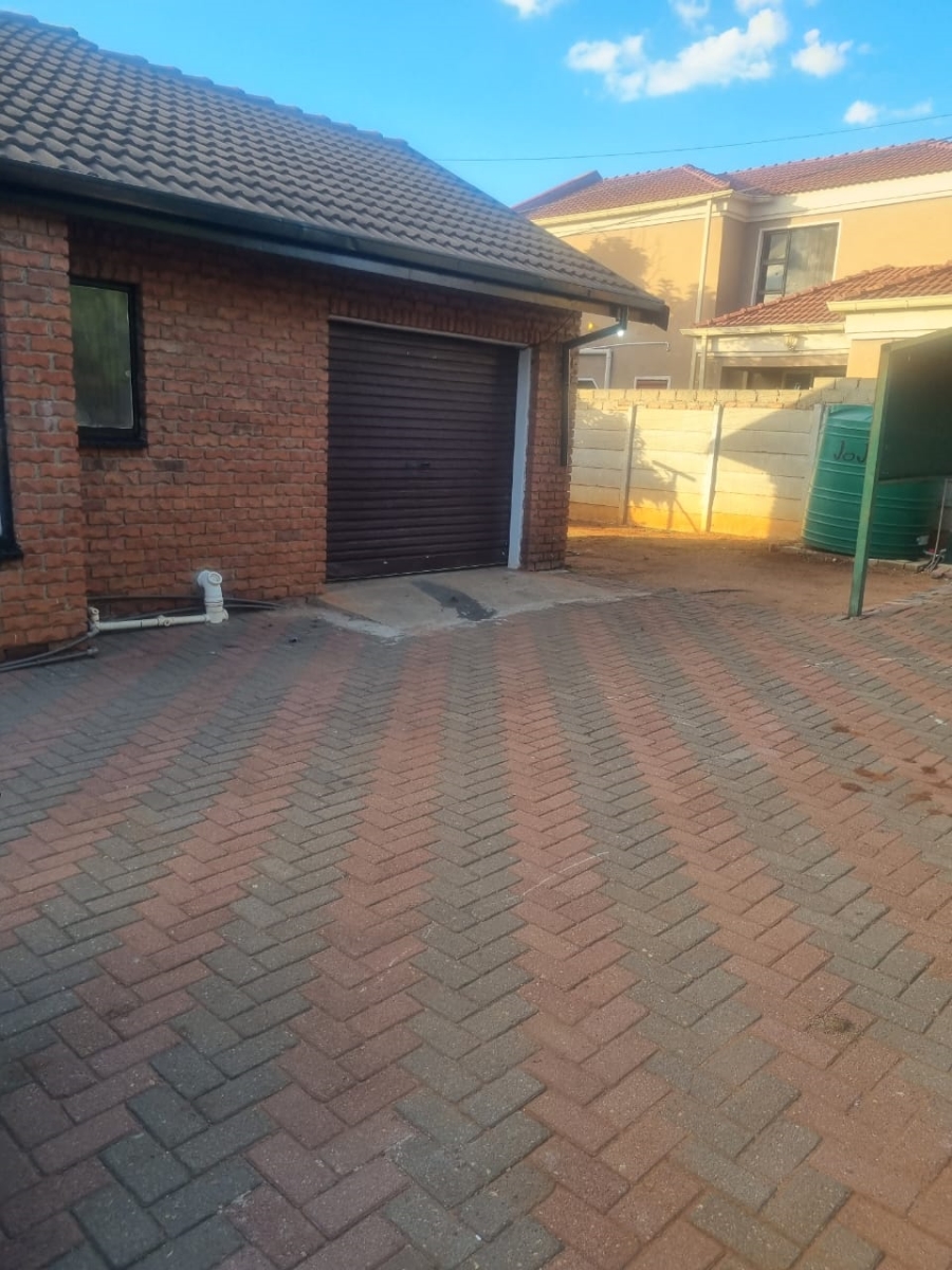 To Let 3 Bedroom Property for Rent in Flora Park Limpopo