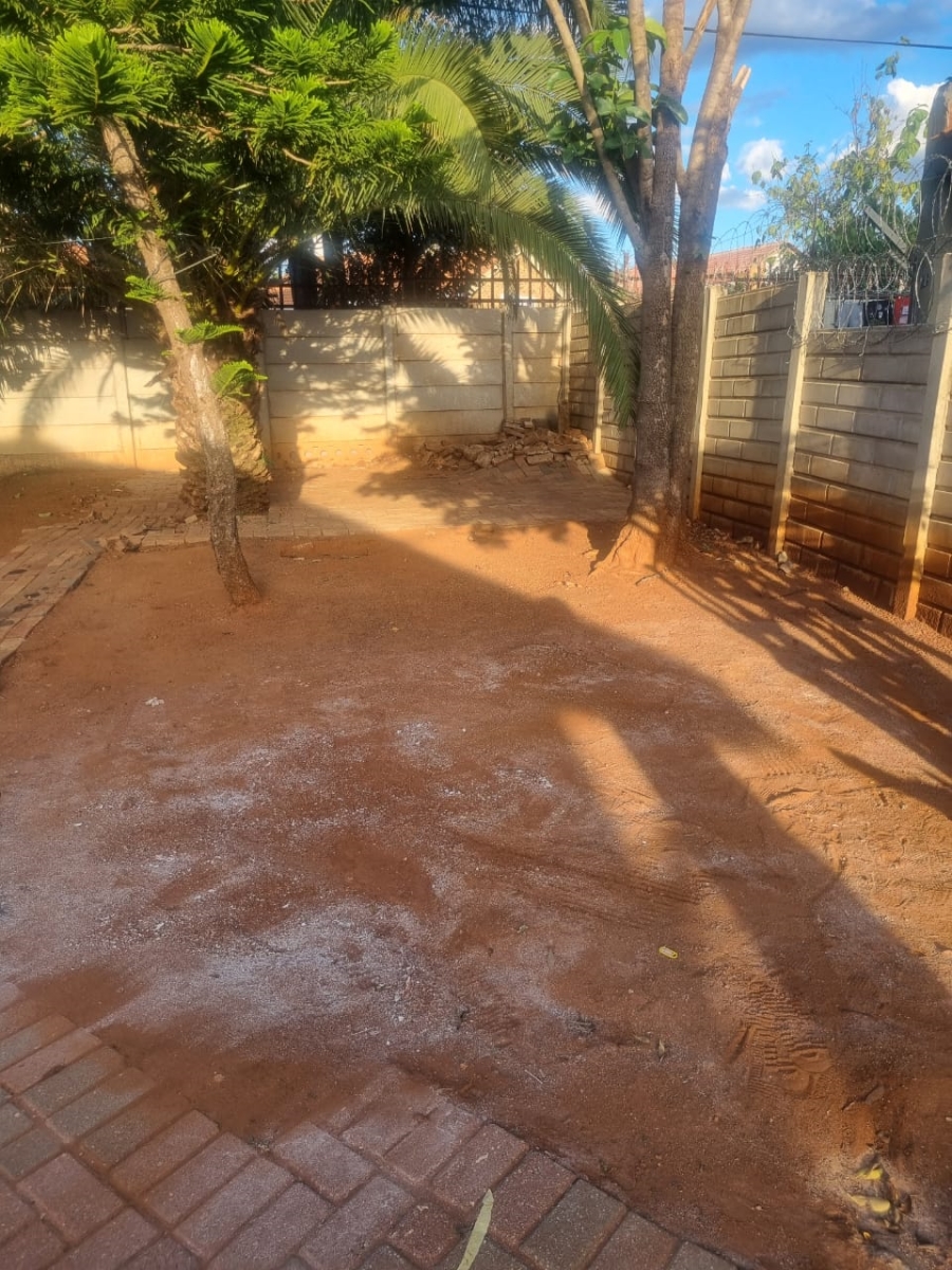 To Let 3 Bedroom Property for Rent in Flora Park Limpopo