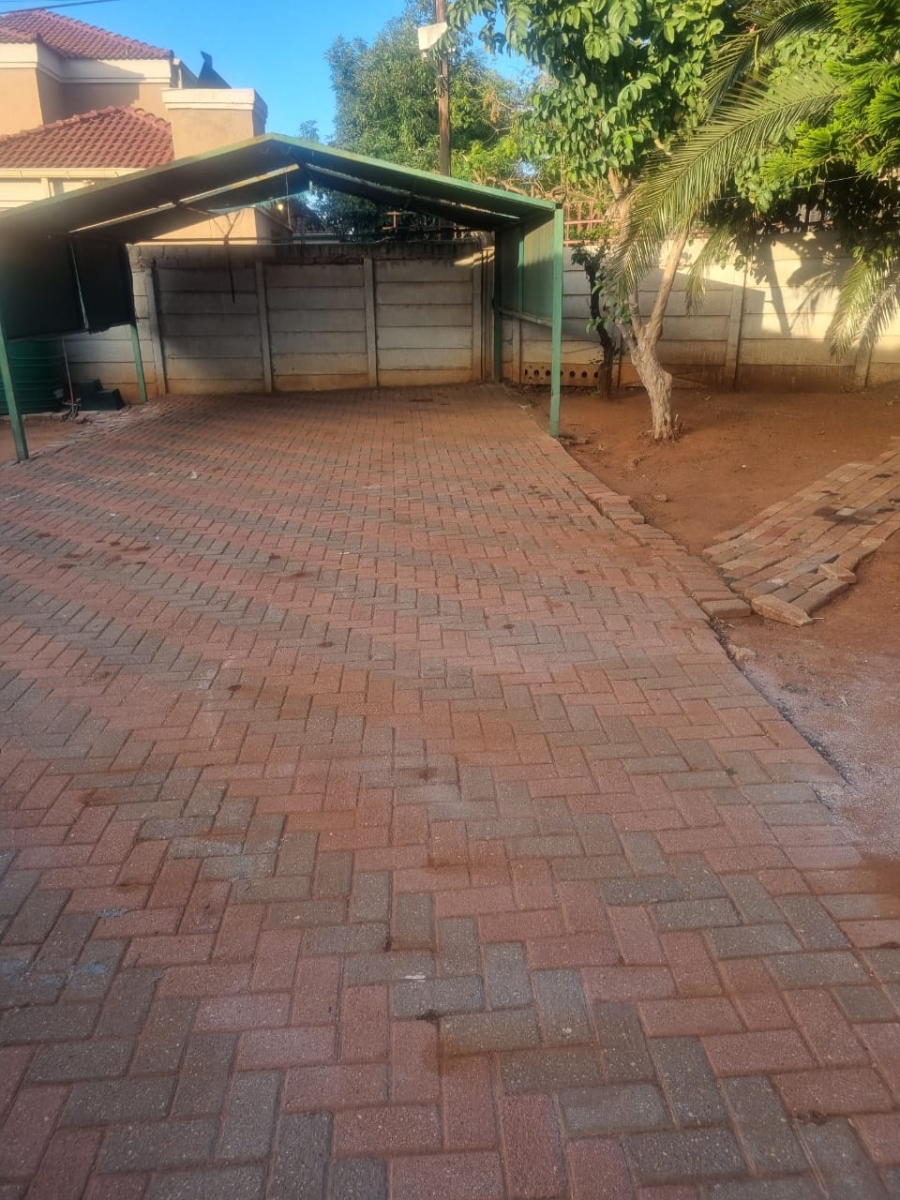 To Let 3 Bedroom Property for Rent in Flora Park Limpopo