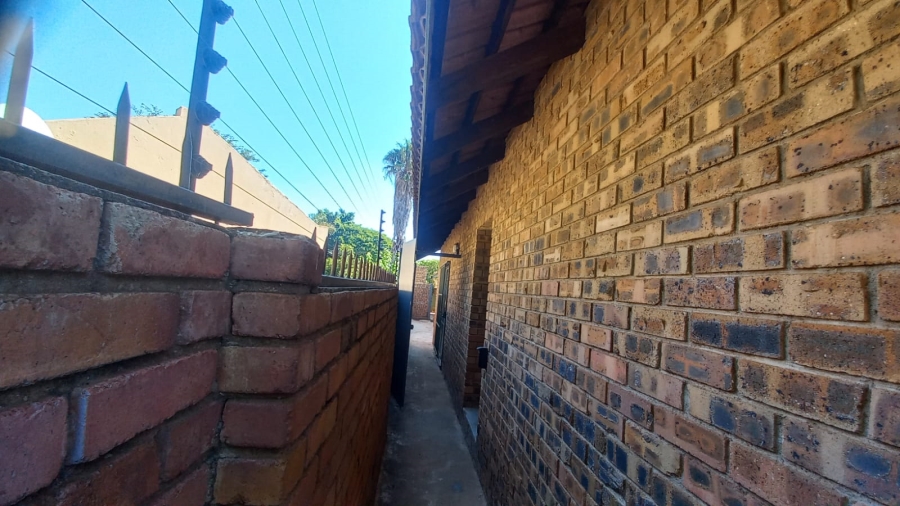 To Let 3 Bedroom Property for Rent in Bendor Limpopo