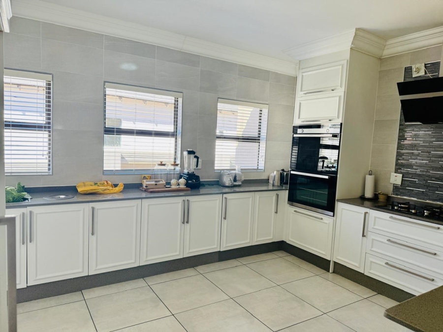 5 Bedroom Property for Sale in Woodhill Estate Limpopo
