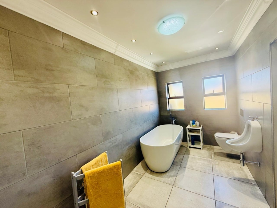 5 Bedroom Property for Sale in Woodhill Estate Limpopo