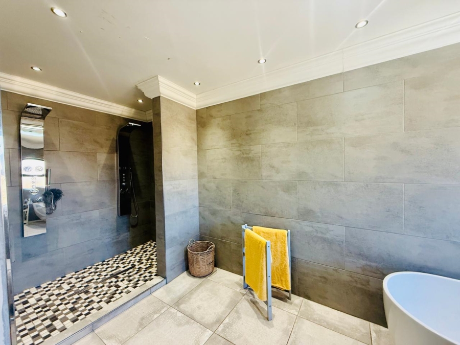 5 Bedroom Property for Sale in Woodhill Estate Limpopo