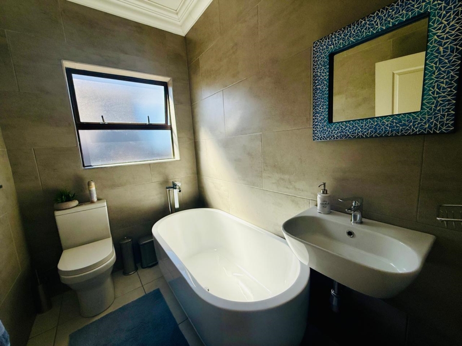 5 Bedroom Property for Sale in Woodhill Estate Limpopo