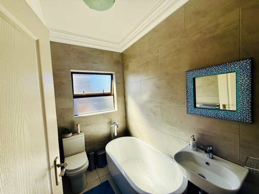 5 Bedroom Property for Sale in Woodhill Estate Limpopo