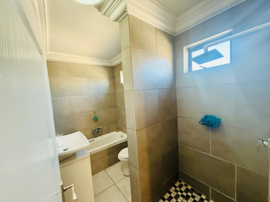 5 Bedroom Property for Sale in Woodhill Estate Limpopo