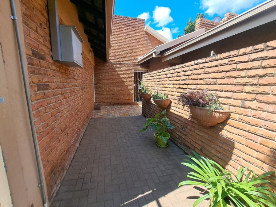 3 Bedroom Property for Sale in Fauna Park Limpopo