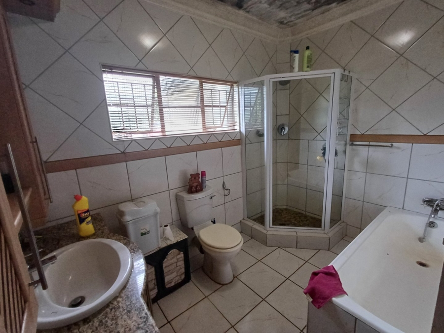 5 Bedroom Property for Sale in Doorhoek AH Limpopo