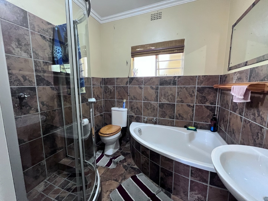 5 Bedroom Property for Sale in Bendor Limpopo