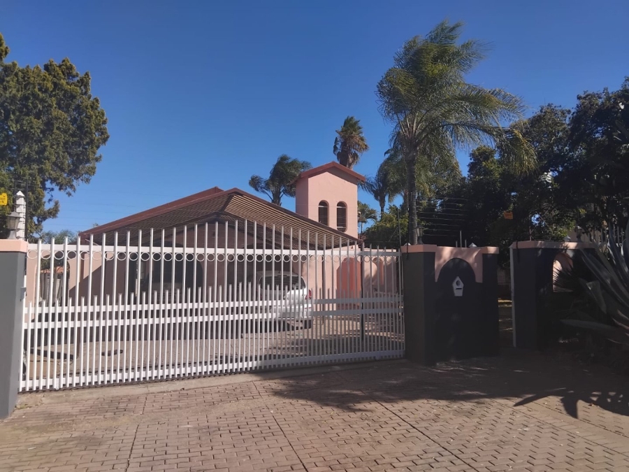 4 Bedroom Property for Sale in Fauna Park Limpopo