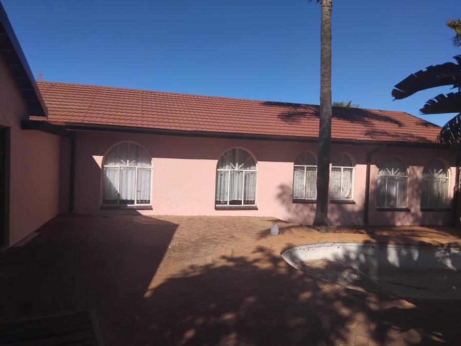 4 Bedroom Property for Sale in Fauna Park Limpopo