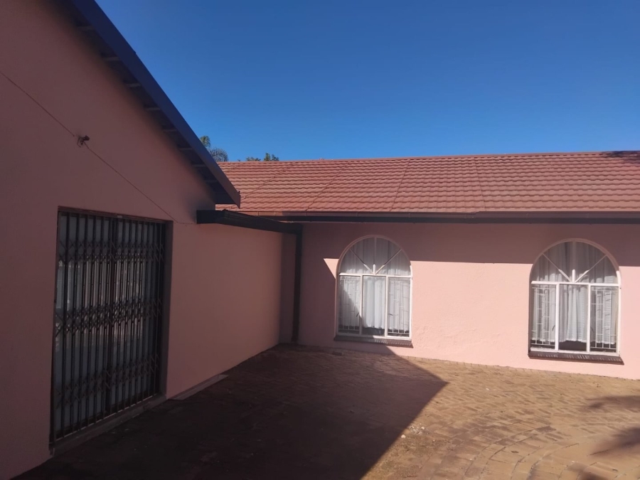 4 Bedroom Property for Sale in Fauna Park Limpopo
