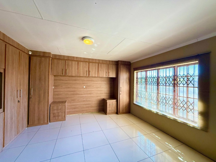 3 Bedroom Property for Sale in Mahlasedi Park Limpopo