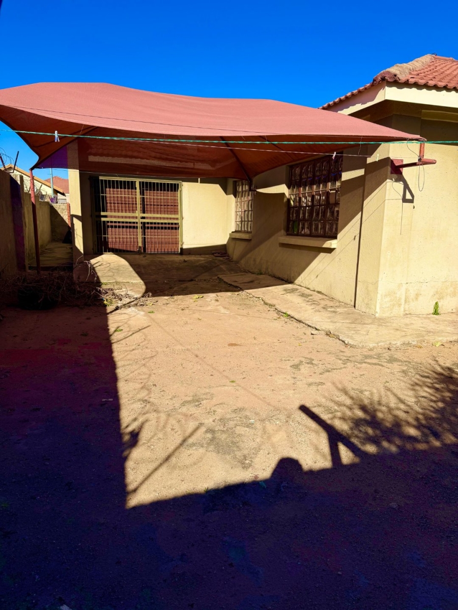 3 Bedroom Property for Sale in Mahlasedi Park Limpopo