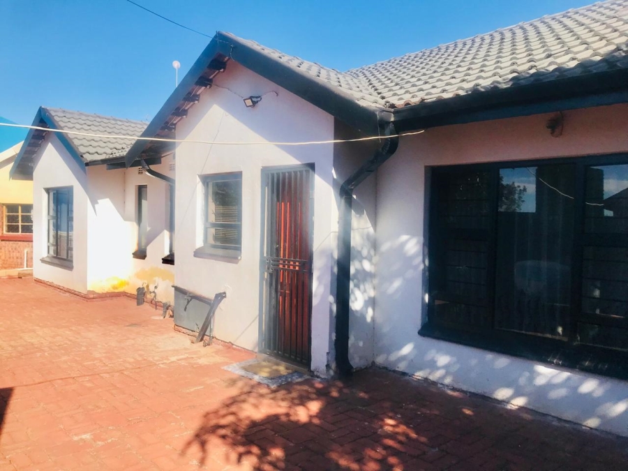 4 Bedroom Property for Sale in Lebowakgomo Zone B Limpopo