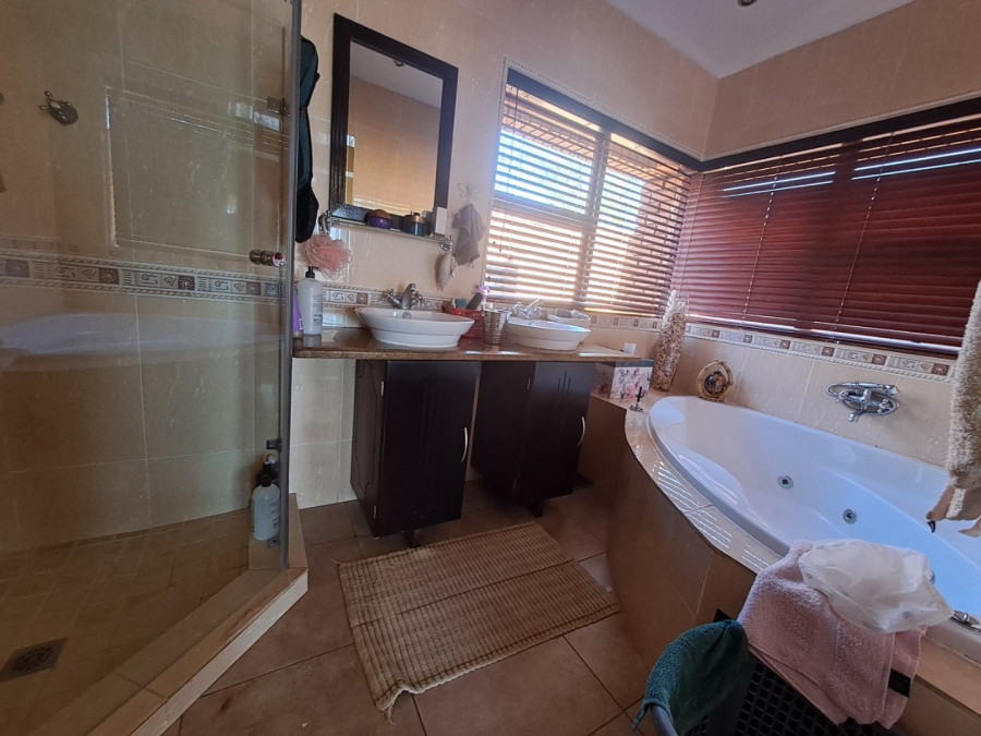 4 Bedroom Property for Sale in Myngenoegen A H Limpopo