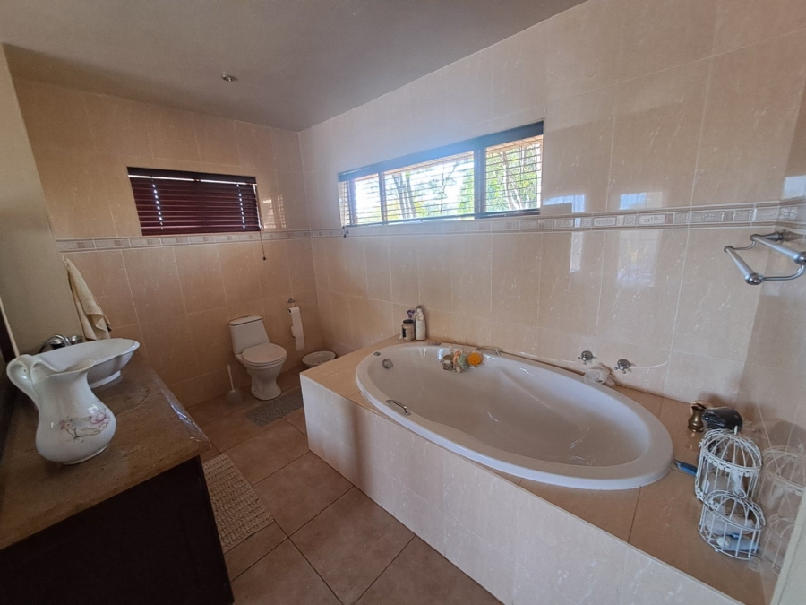 4 Bedroom Property for Sale in Myngenoegen A H Limpopo
