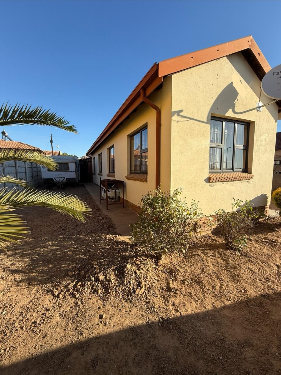 3 Bedroom Property for Sale in Madiba Park Limpopo