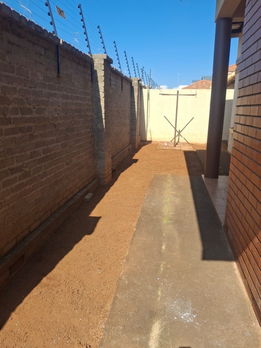 2 Bedroom Property for Sale in Eagles Crest Limpopo
