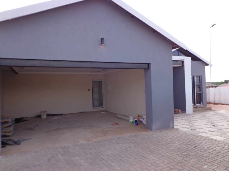 To Let 3 Bedroom Property for Rent in Bendor Limpopo
