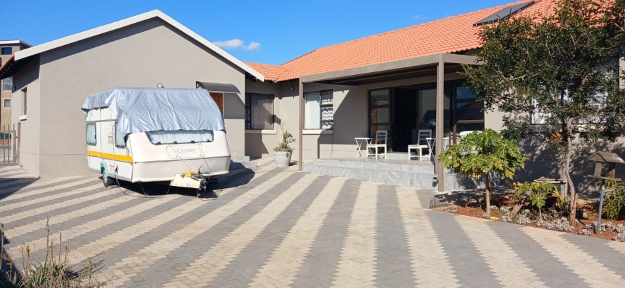 3 Bedroom Property for Sale in Waterberry Country Estate Limpopo