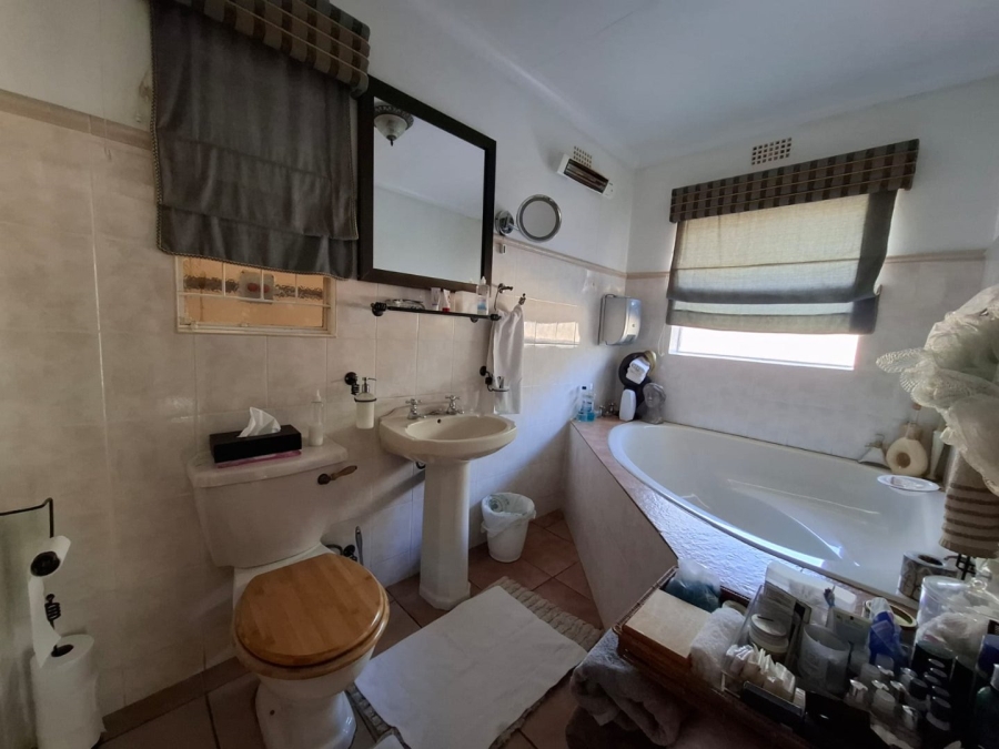 4 Bedroom Property for Sale in Roodepoort Limpopo