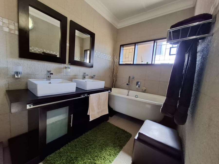 4 Bedroom Property for Sale in Roodepoort Limpopo