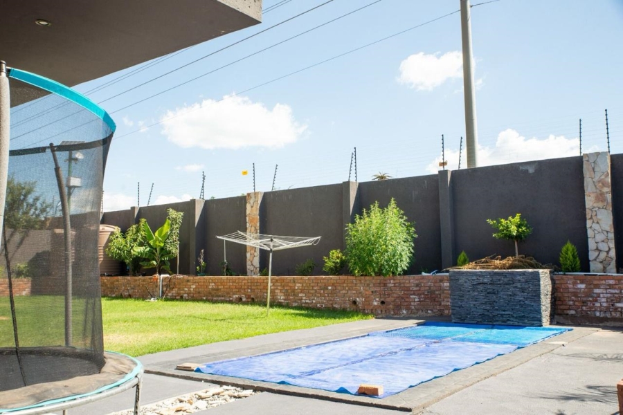 6 Bedroom Property for Sale in Thornhill Limpopo