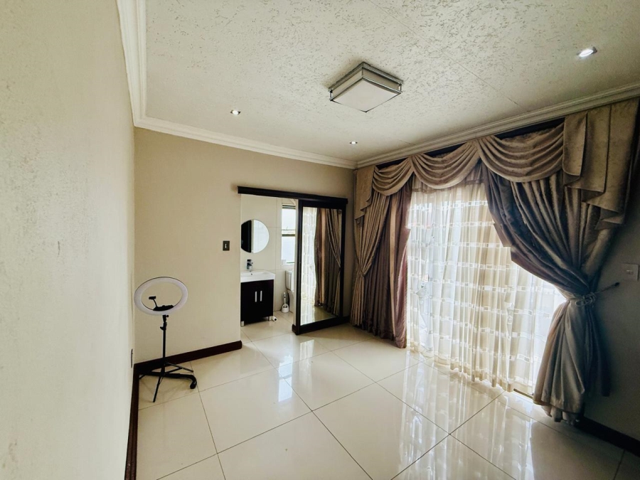 To Let 6 Bedroom Property for Rent in Bendor Limpopo