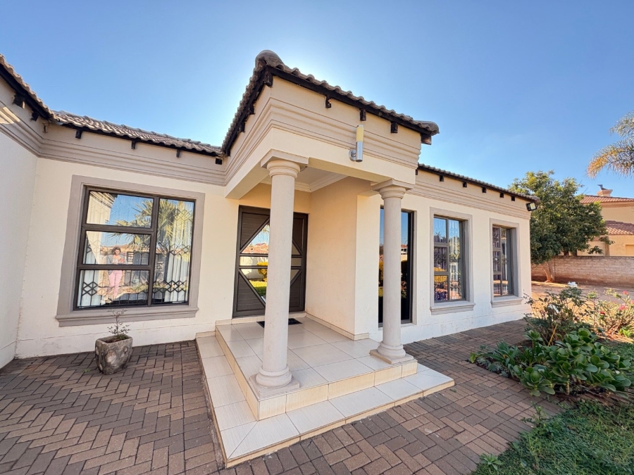 To Let 4 Bedroom Property for Rent in Fauna Park Limpopo