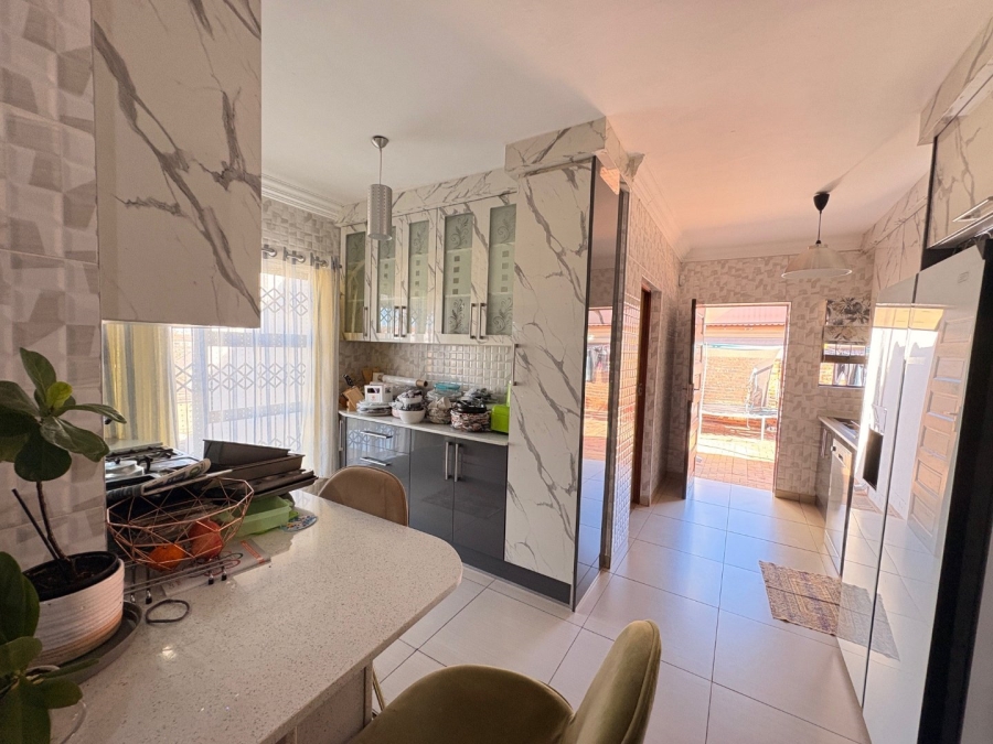 To Let 4 Bedroom Property for Rent in Fauna Park Limpopo