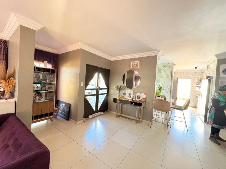 To Let 4 Bedroom Property for Rent in Fauna Park Limpopo