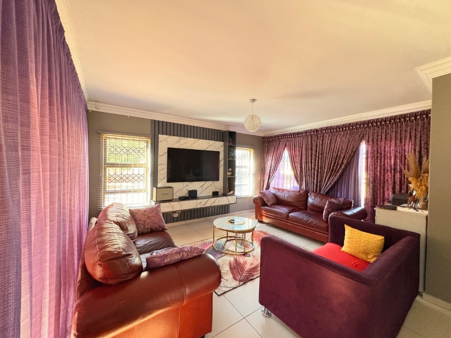 To Let 4 Bedroom Property for Rent in Fauna Park Limpopo
