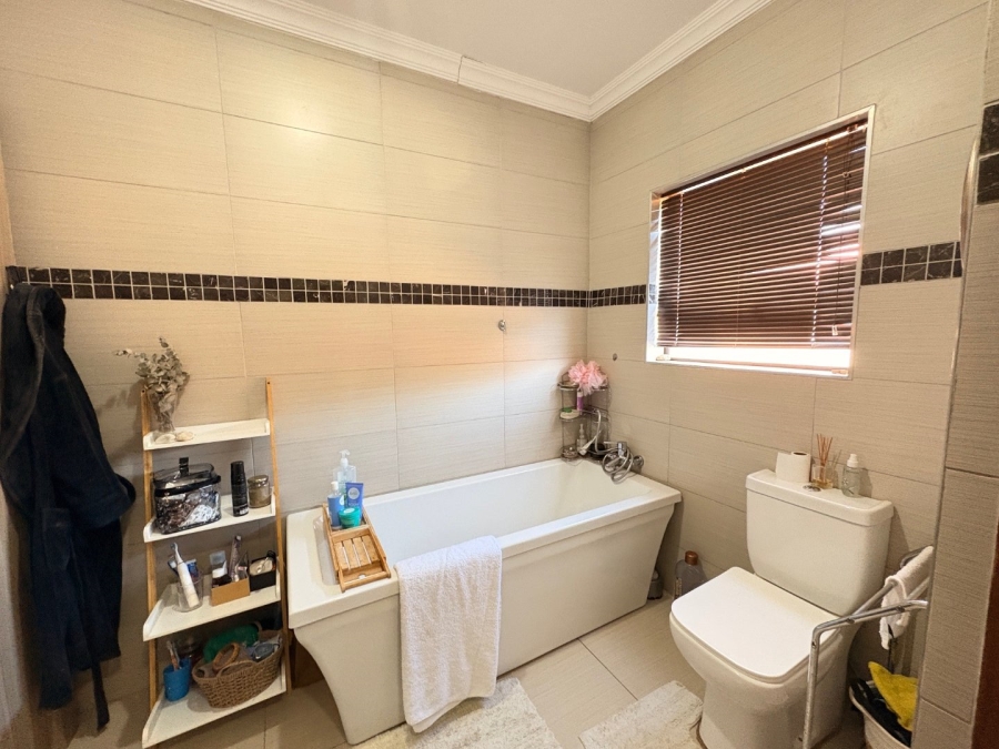 To Let 4 Bedroom Property for Rent in Fauna Park Limpopo