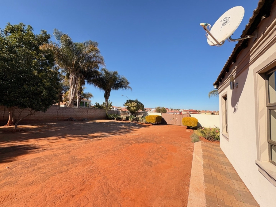 To Let 4 Bedroom Property for Rent in Fauna Park Limpopo