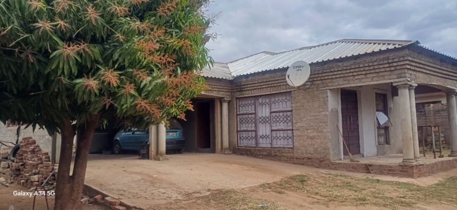 4 Bedroom Property for Sale in Lenyenye Limpopo