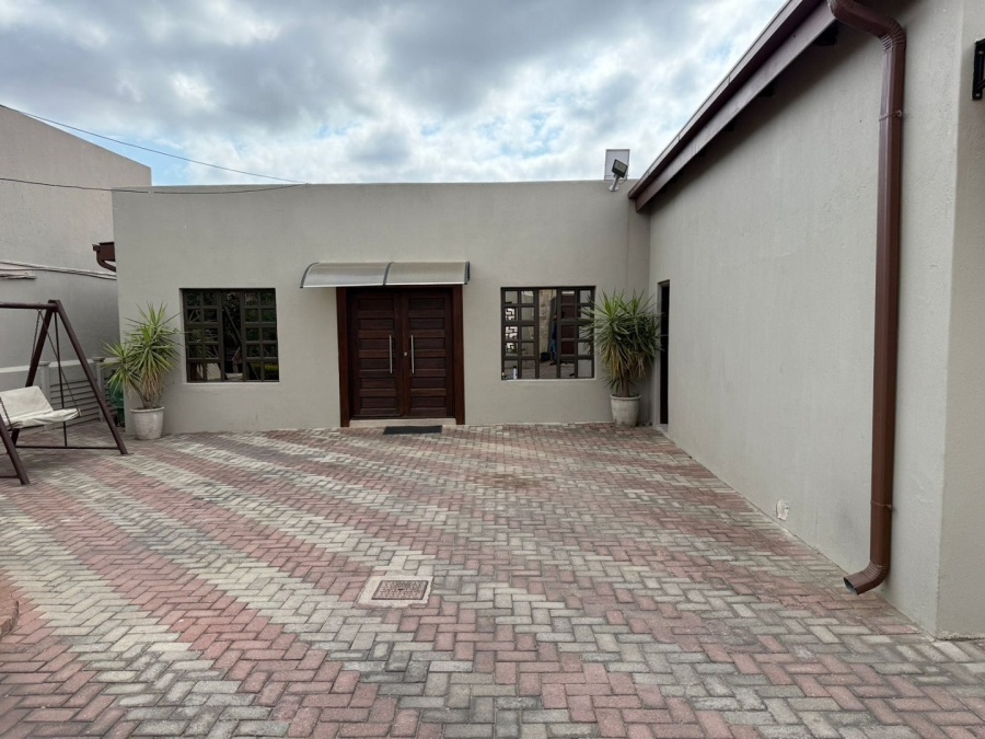 5 Bedroom Property for Sale in Nirvana Limpopo