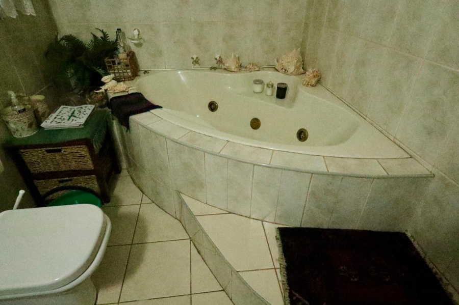 5 Bedroom Property for Sale in Bendor Limpopo