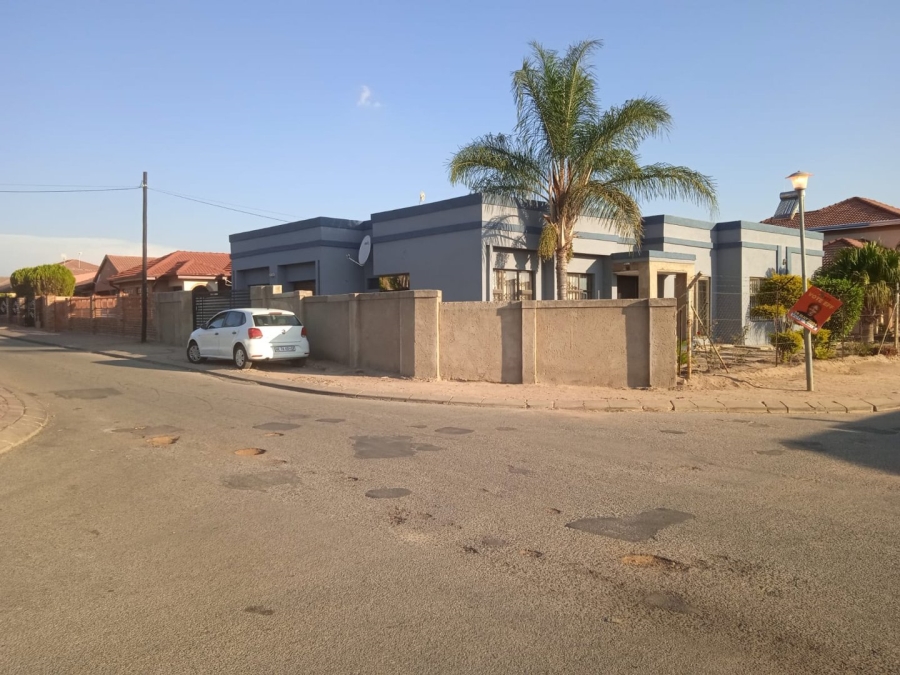 To Let 3 Bedroom Property for Rent in Madiba Park Limpopo