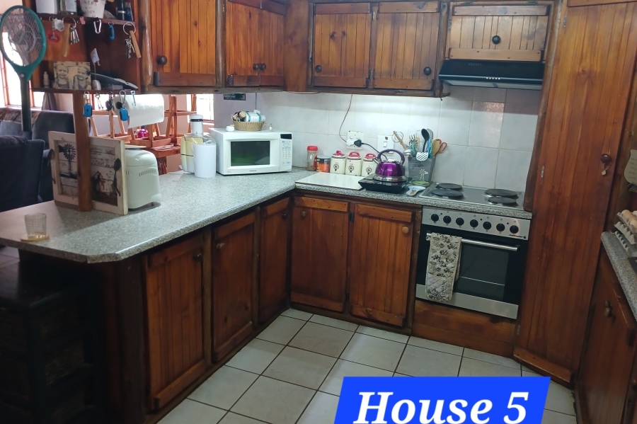 11 Bedroom Property for Sale in Radium Limpopo