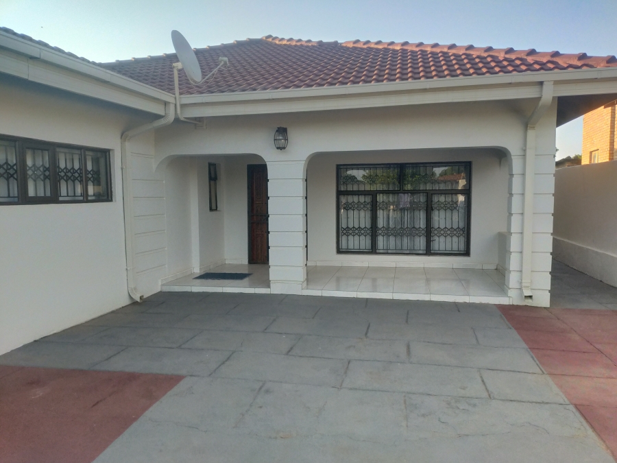 3 Bedroom Property for Sale in Shayandima Limpopo