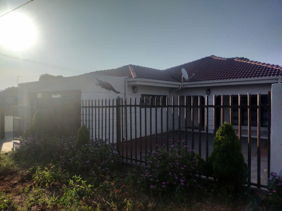 3 Bedroom Property for Sale in Shayandima Limpopo